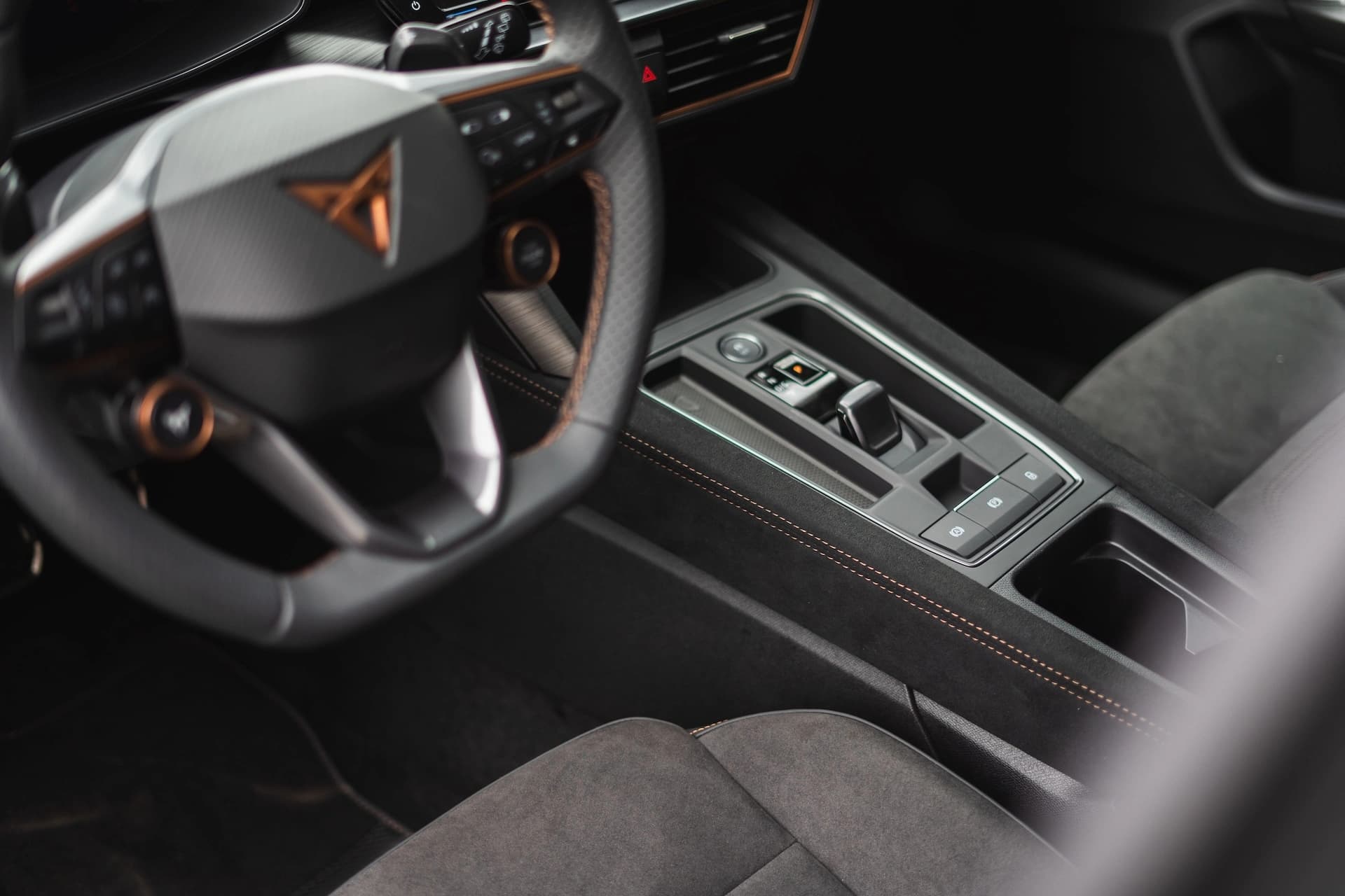 Obszyj swoje wnętrze Alcantarą image