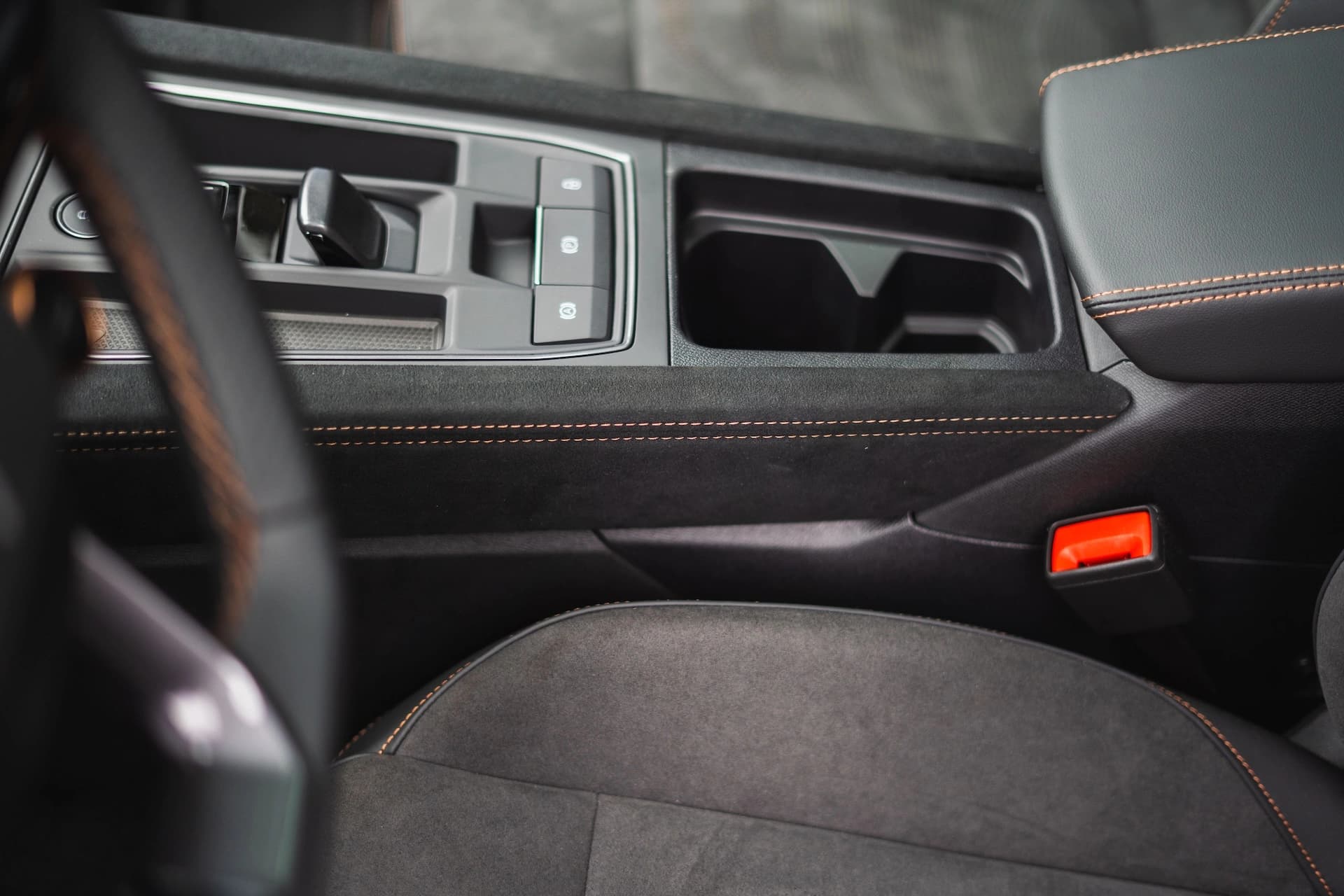 Obszyj swoje wnętrze Alcantarą image