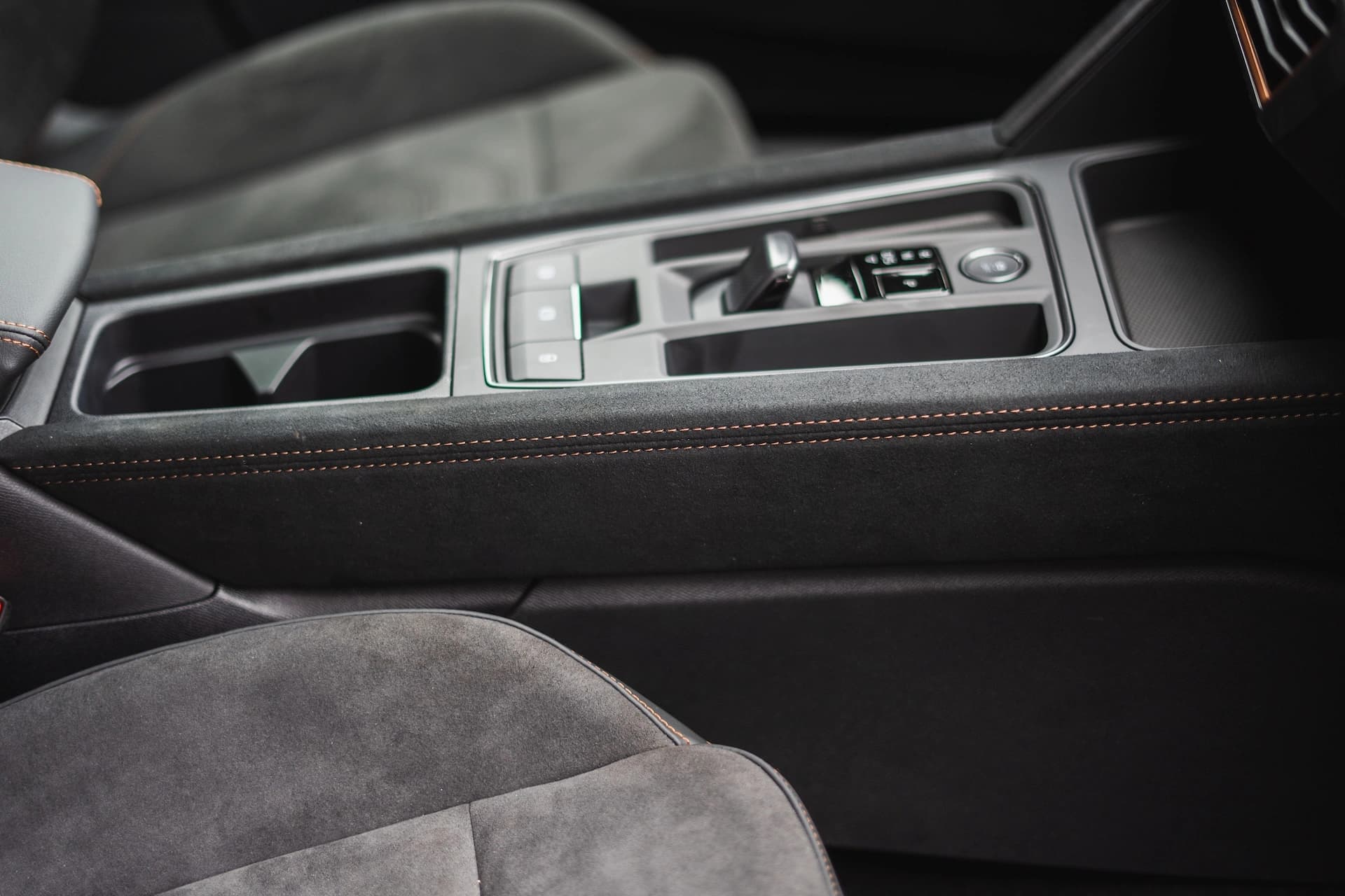 Obszyj swoje wnętrze Alcantarą image