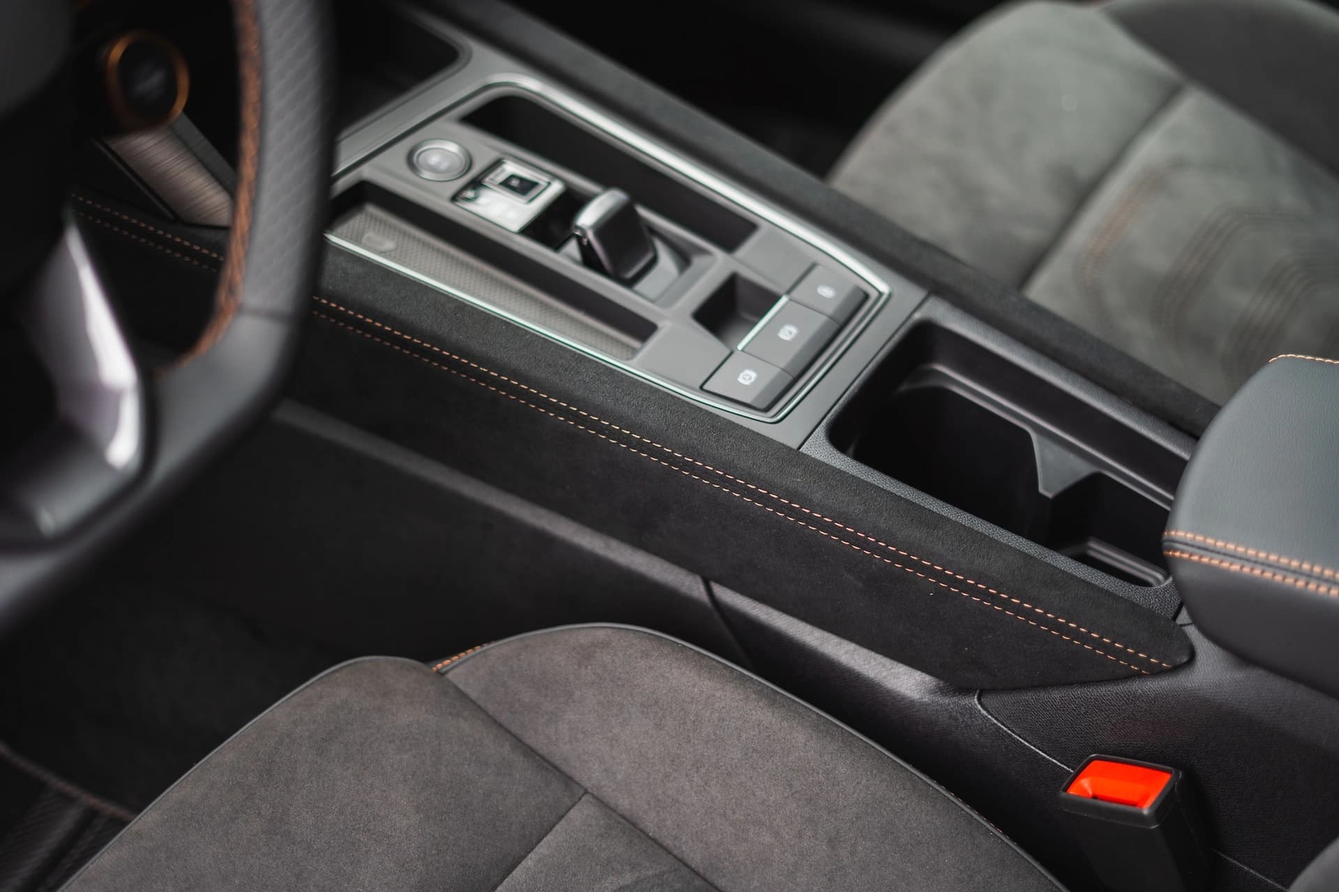 Obszyj swoje wnętrze Alcantarą image