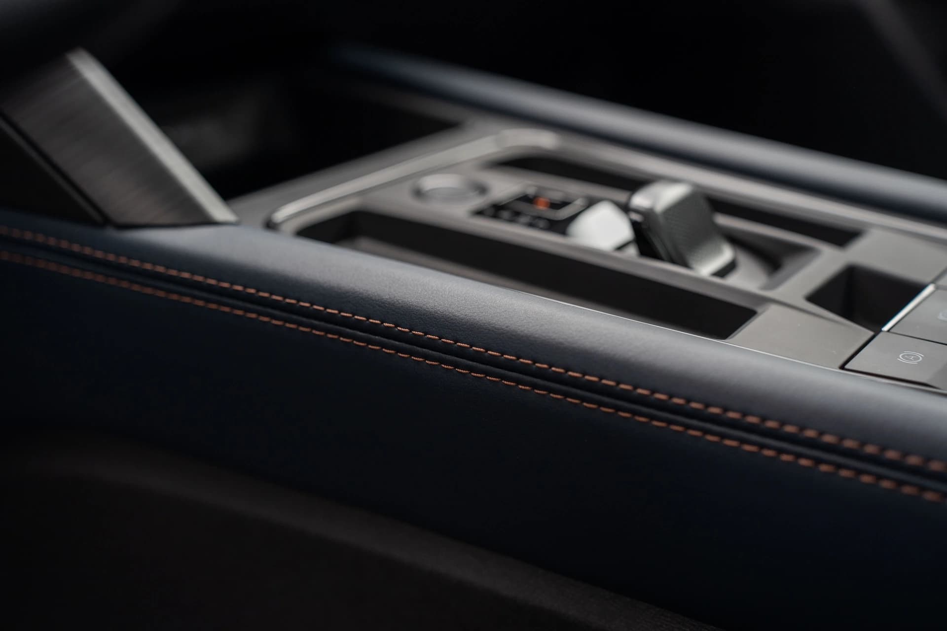 Obszyj swoje wnętrze skórą ekologiczną w kolorze Petrol blue image