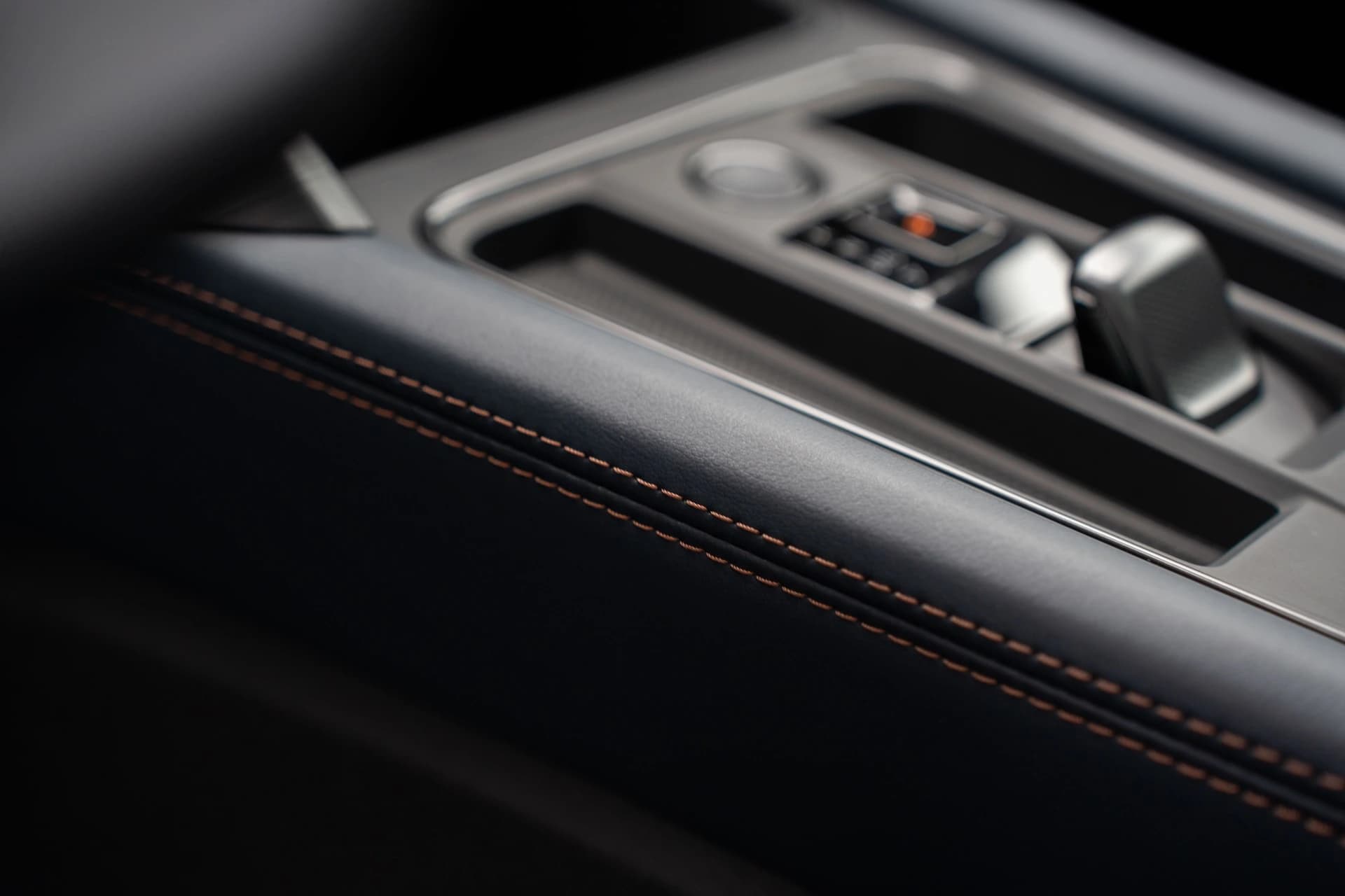 Obszyj swoje wnętrze skórą ekologiczną w kolorze Petrol blue image